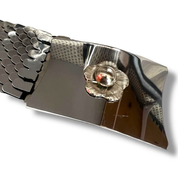 Vintage 80s 90s Womens Wide Scale Stretch Belt Flower Buckle Accent Silver Tone - Picture 8 of 9
